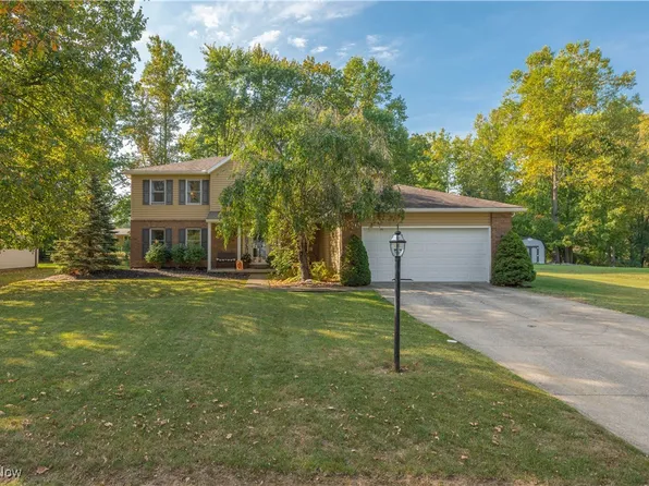 9901 Beechwood Dr, North Royalton, OH 44133