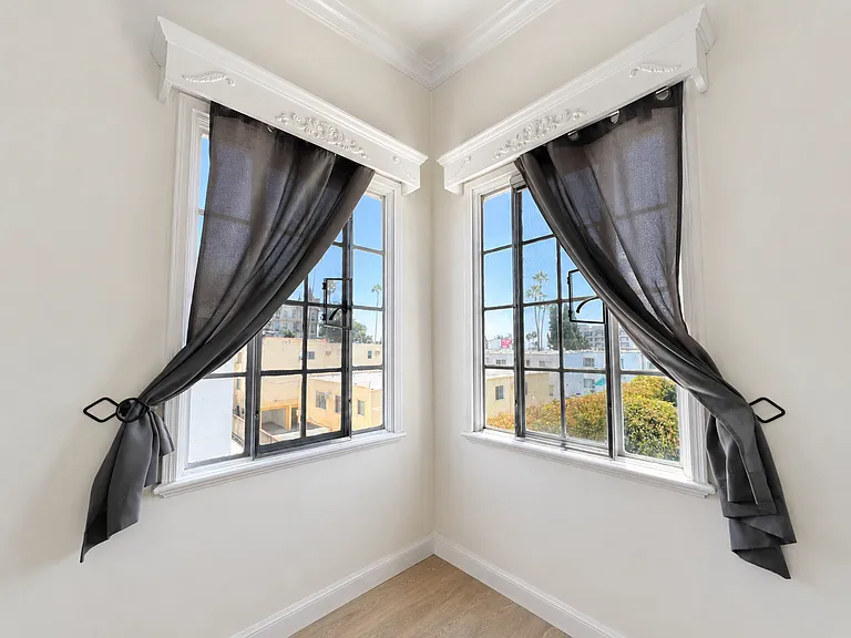 6010 Franklin Ave #4 — Photo 13