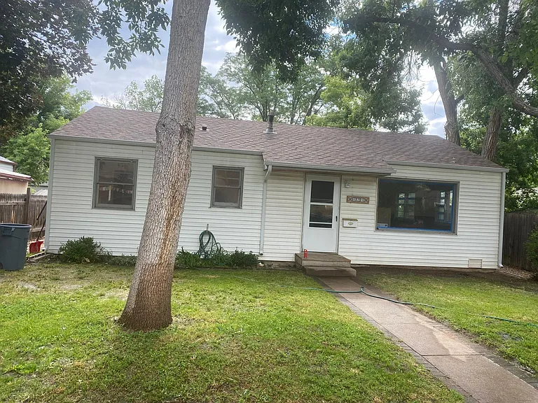 624 Colorado St — Photo 2