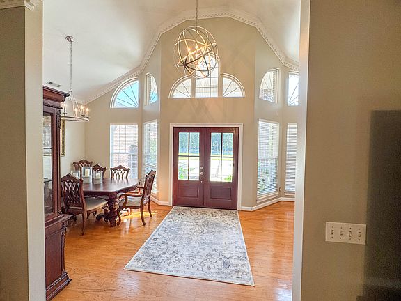 4th image of 824 Hilton Hall Ln