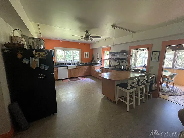 113 Marshall St — Photo 16