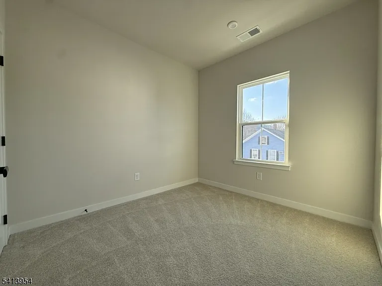 106 E Stiger St — Photo 28