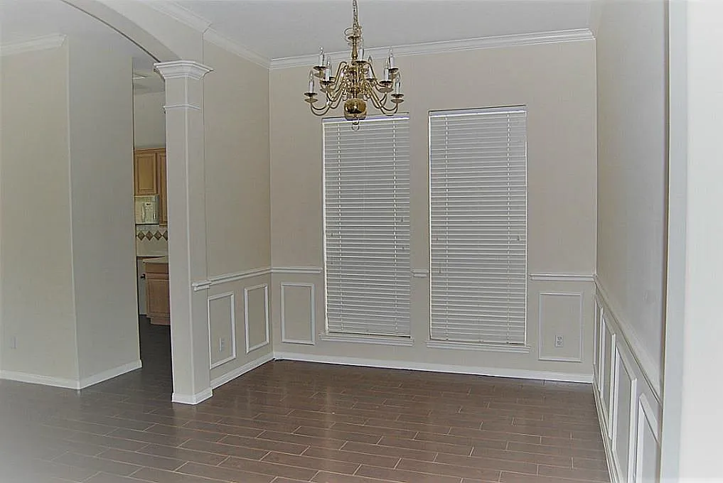 3 bed, 2.0 bath, 2047 sqft, $2,400 — Photo 3