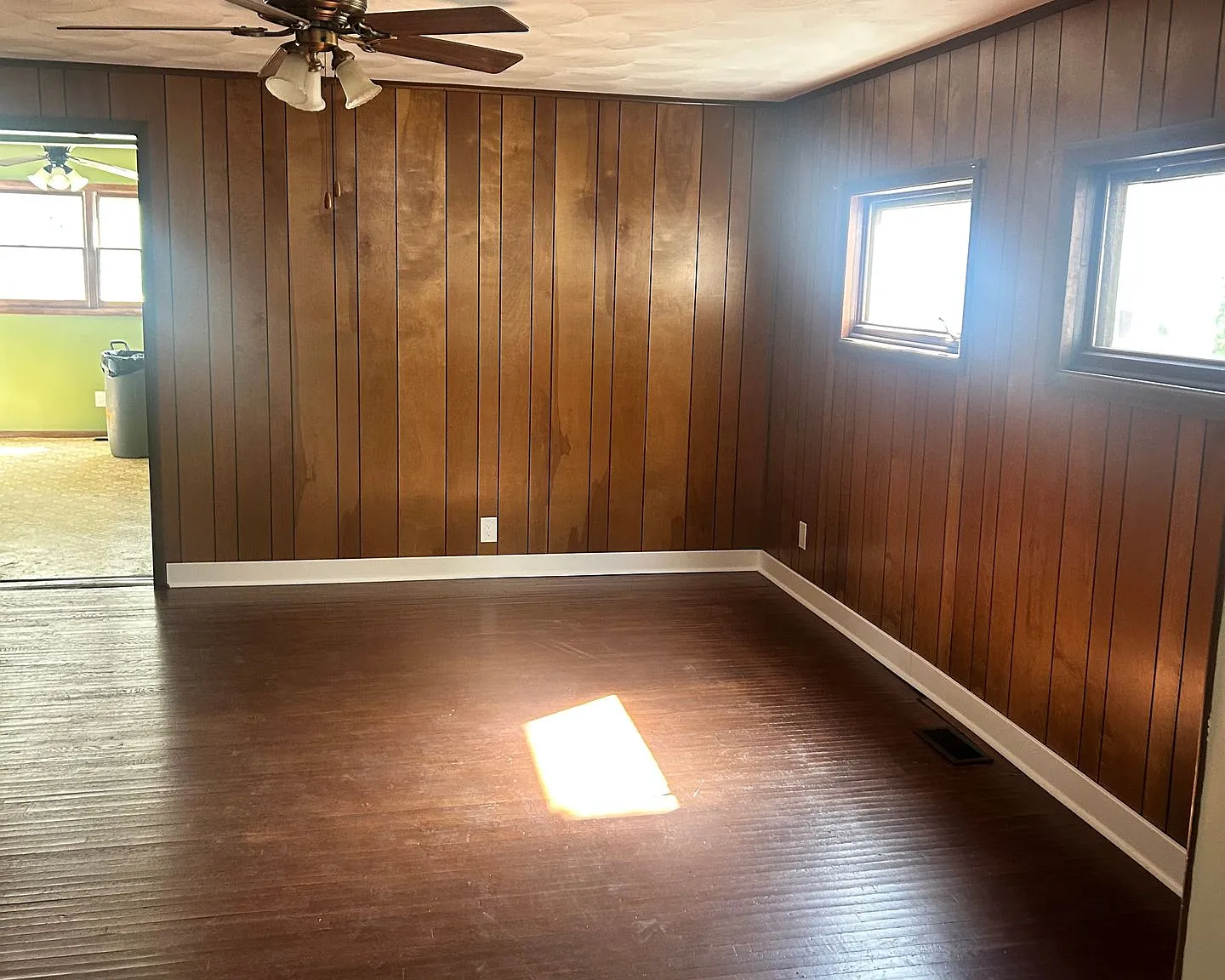 2 Bedroom Duplex 702 S. Glenwood — Photo 3