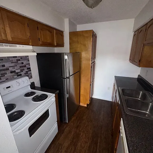 Cute and Spacious 2 bedroom 1 bath condo in Spring Hill — Photo 3