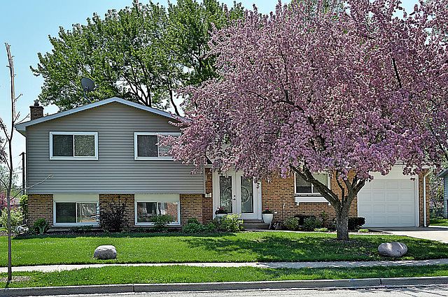 1st image of 2235 N Kennicott Dr