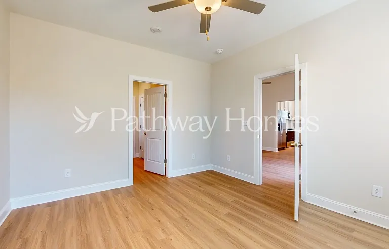112 S Sina St — Photo 7