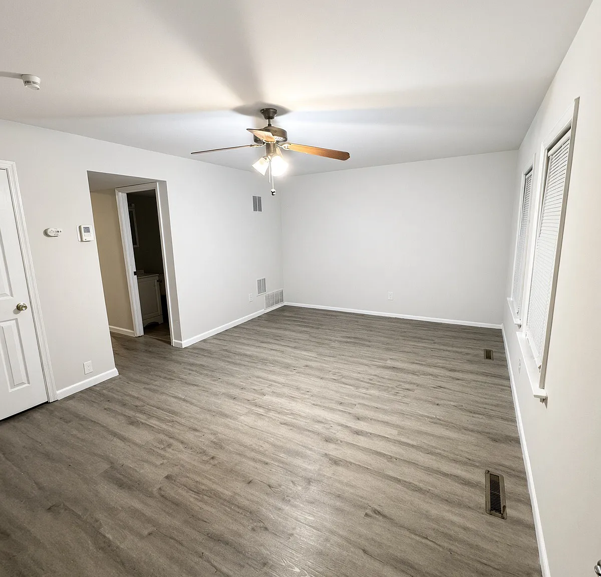 3 bed, 2.5 bath, 1380 sqft, $1,950 — Photo 4