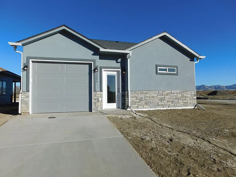 2354 Zion Canyon Ave — Photo 1