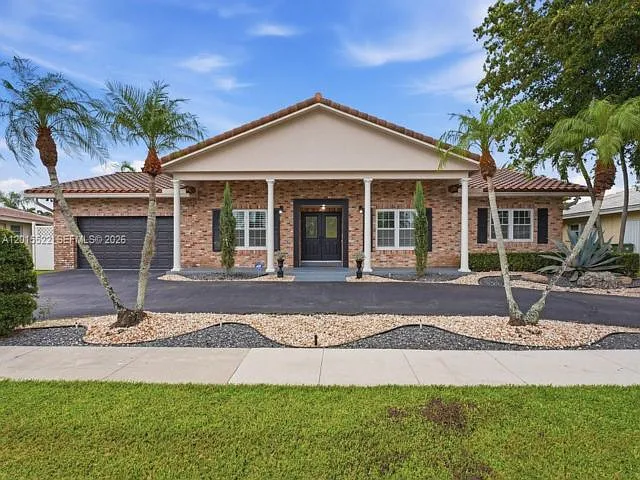 16530 Lake Tree Dr