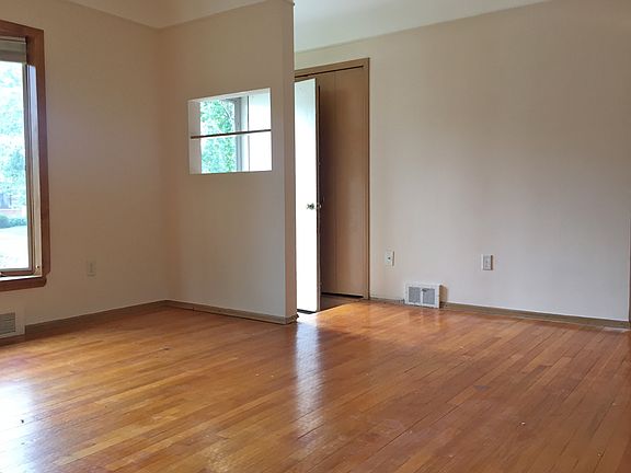 3rd image of 26555 Patricia Ave
