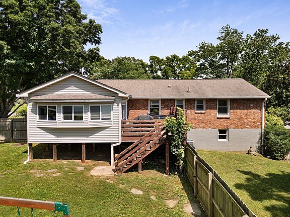 2nd image of 600 Elaine Dr