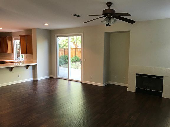 5th image of 121 Gerbera St