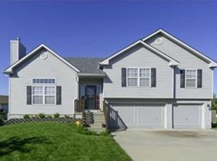 8722 N Robinhood Ave, Kansas City, MO 64154