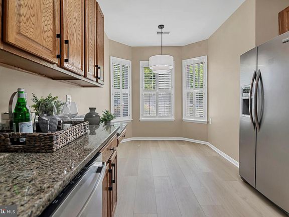4th image of 302 Fidgeway Ln