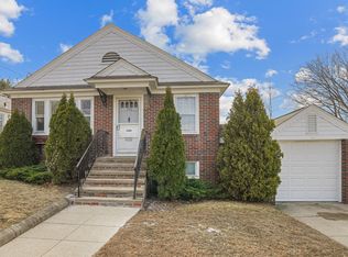 196 Wardlaw Ave, Providence, RI 02908