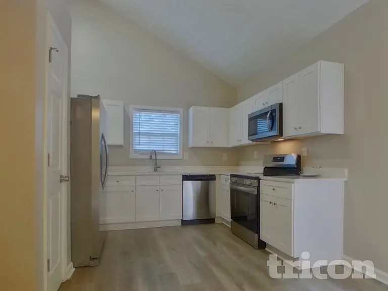 431 Bridgeport Pl — Photo 4