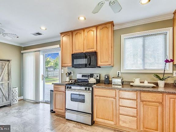 2nd image of 8104 Wingfield Pl