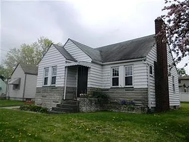 242 E Wilson St photo 1