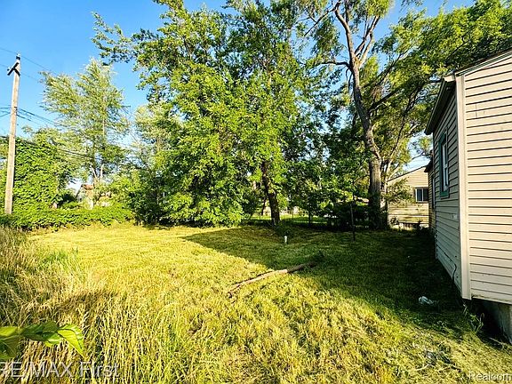 4th image of 18452 Caldwell St