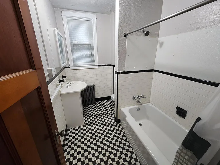 301 Folcroft St #2 — Photo 4