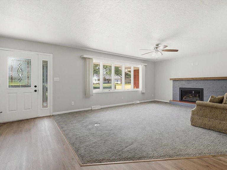 Listing photo 5