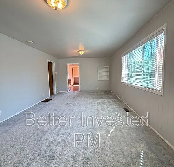 204 N Main St — Photo 14