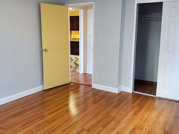 4th image of 811 24th Ave S