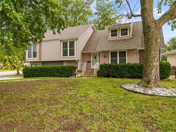 3712 SW Christiansen Dr, Blue Springs, MO 64014
