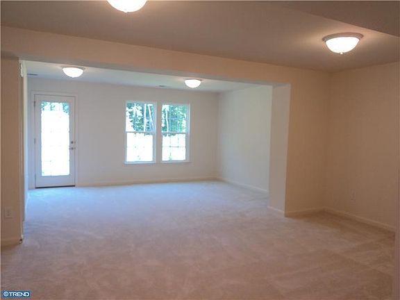 4th image of 369 Latrobe Dr