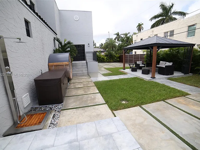 1345 Hollywood Blvd — Photo 52