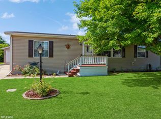 5461 Cypress Ln, Machesney Park, IL 61115