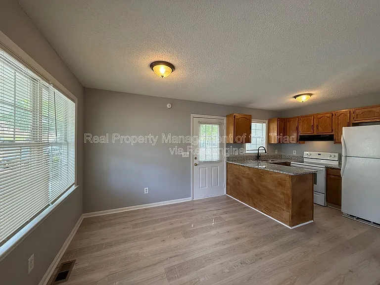1014 Tuscaloosa St — Photo 5