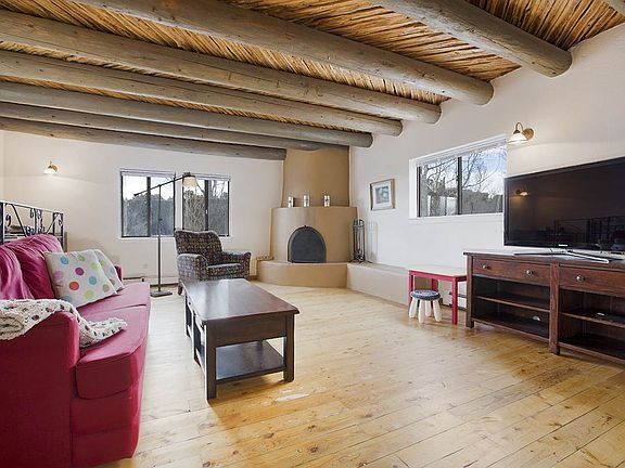 2nd image of 1010 Paseo Barranca