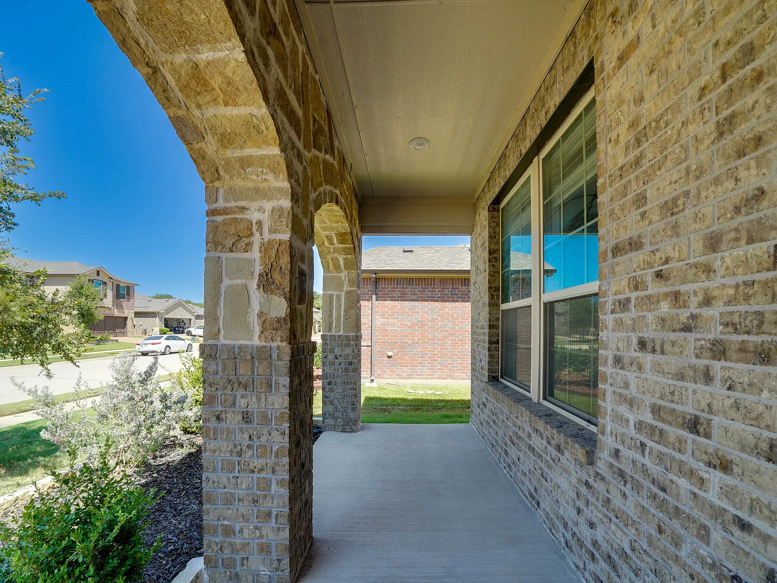 4 bed, 2.5 bath, 2585 sqft, $3,200 — Photo 3