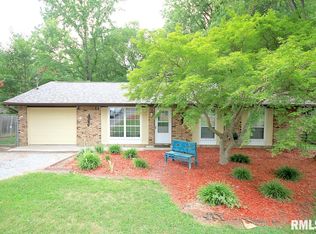 13271 N Greenbriar Rd, Carterville, IL 62918