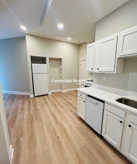 38 Hemenway St #2T — Photo 3