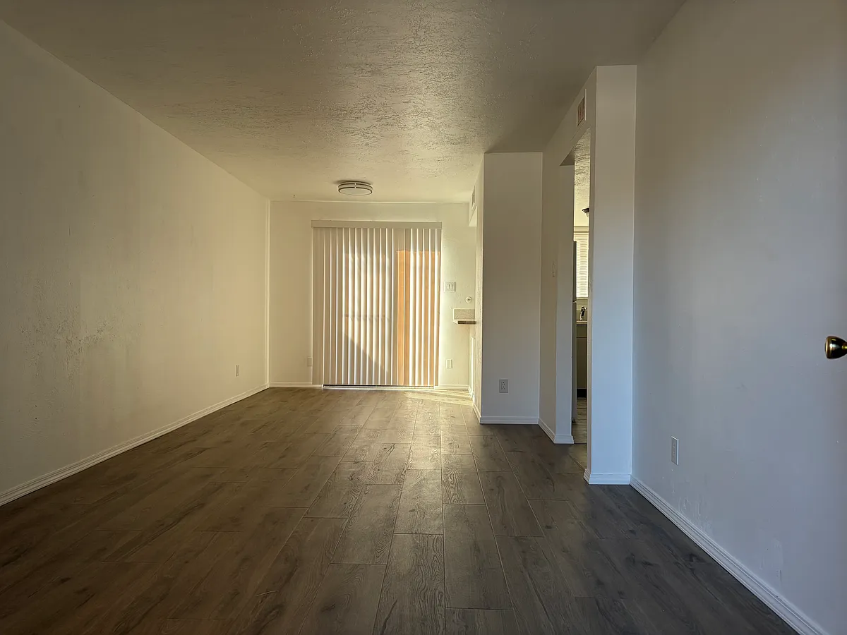 Living room - 1009 Dickerson Dr SE #B