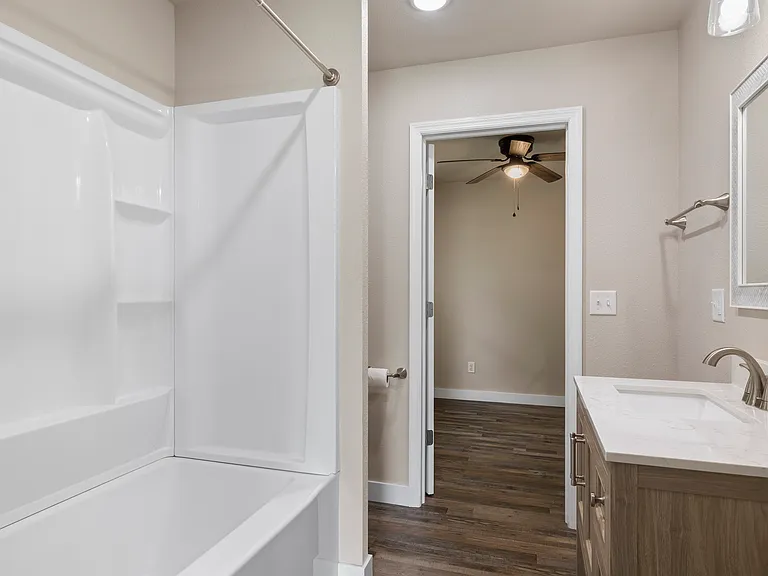 1824 N Hillcrest Ave — Photo 16