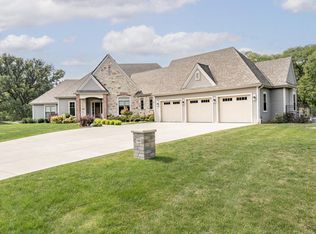 1585 Lone Oak Ln, Brookfield, WI 53045