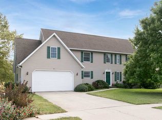 30 Brunswick Ct, Iowa City, IA 52240