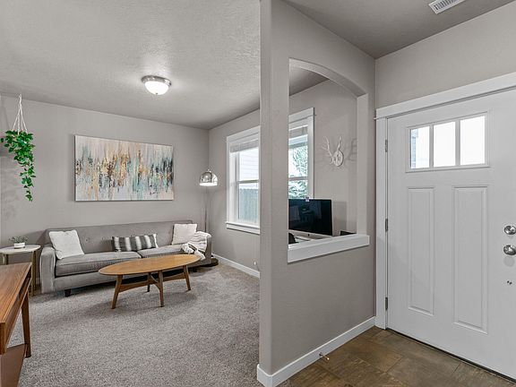 2nd image of 60922 SE Sweet Pea Dr
