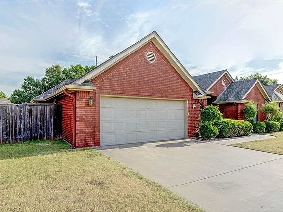 3rd image of 6911 NW Surreywood Pl