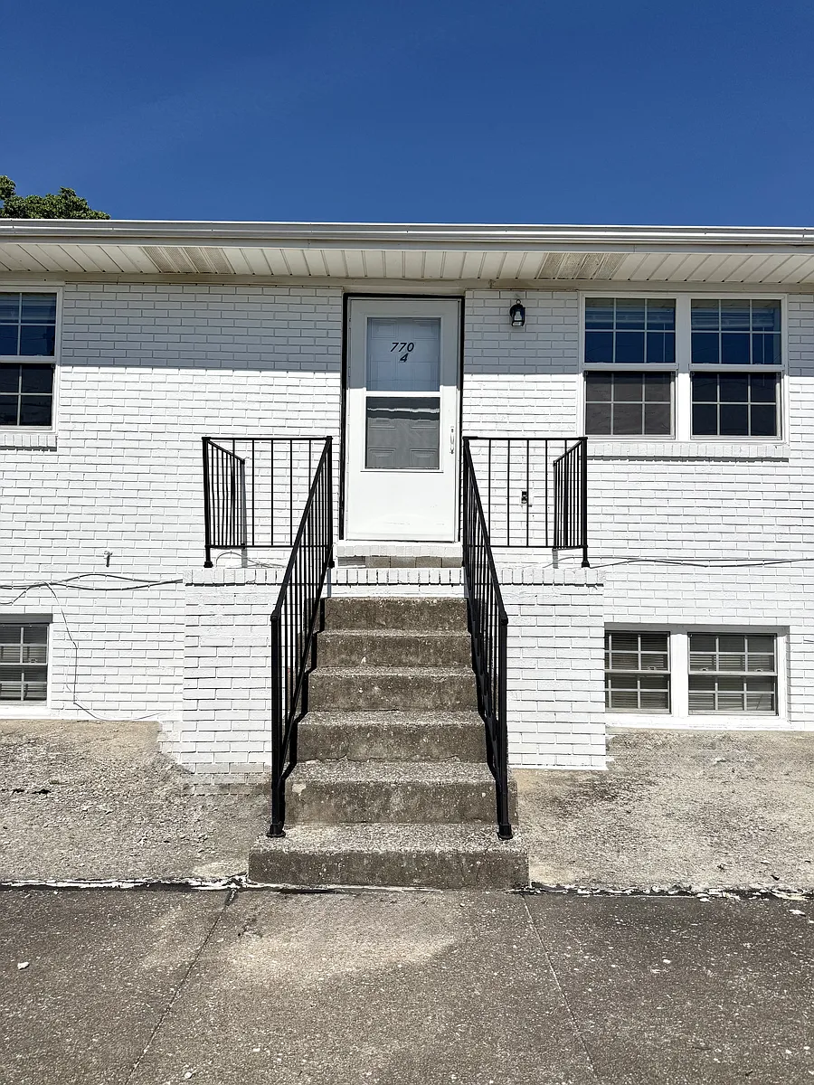 Building Photo - 770 Deerfield Ln #4