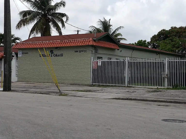 645 NW 32nd St #7 — Photo 13