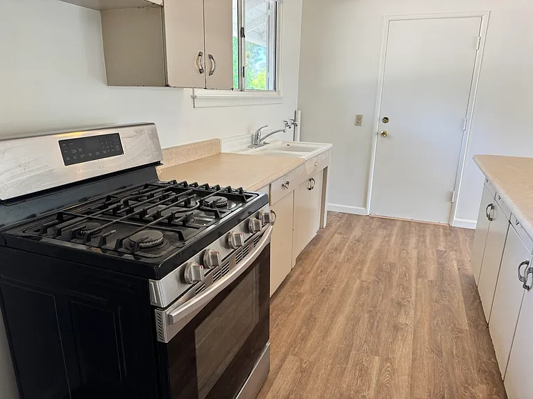 2441 Helena St — Photo 4