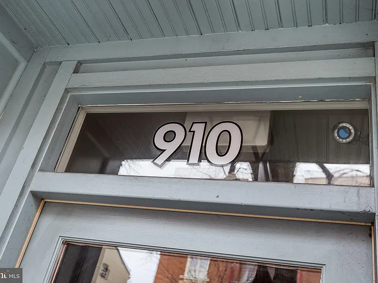 910 S Charles St #B — Photo 30