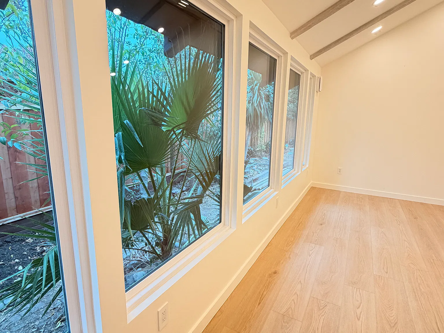 1 bed, 700 sqft, $5,200 — Photo 2