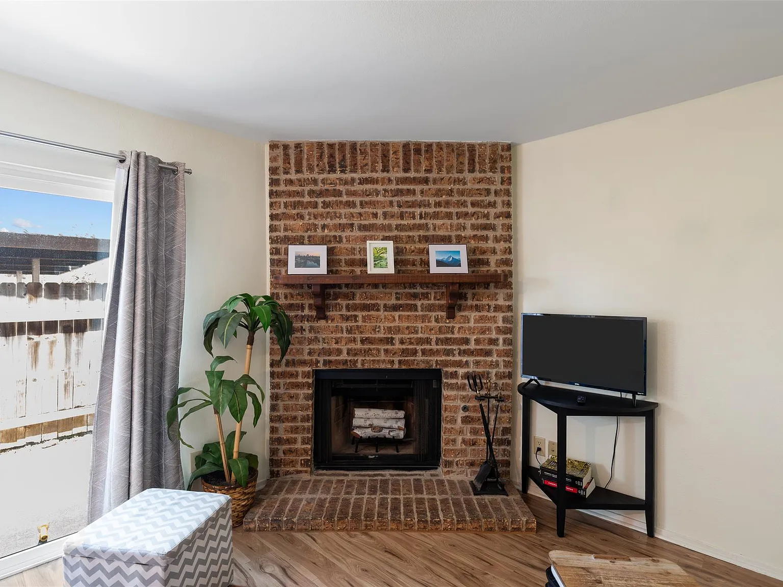 2 bed, 1.5 bath, 958 sqft, $1,700 — Photo 3