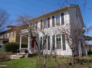303 Park Ave, Galena, IL 61036
